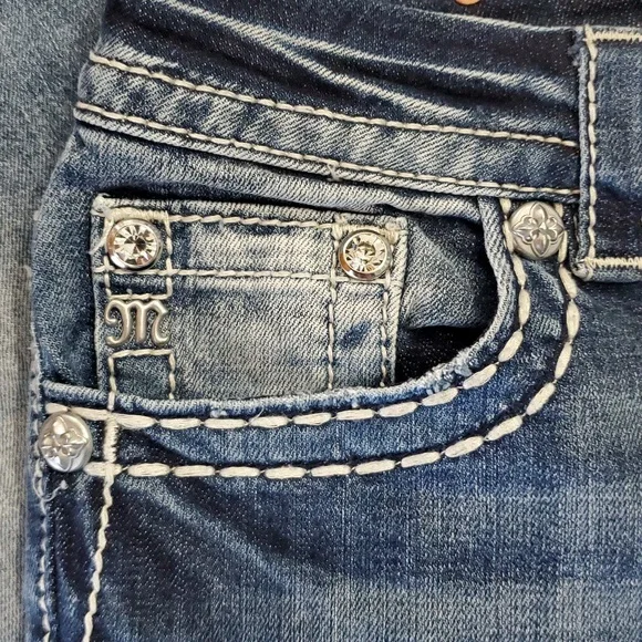 Women's Miss Me Crop Blue Jeans - Picture 6 of 11